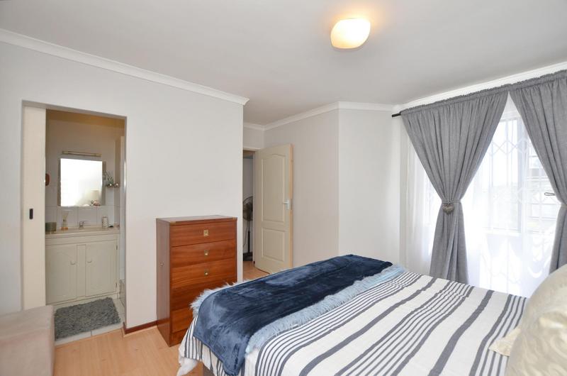 3 Bedroom Property for Sale in Vergesig Western Cape